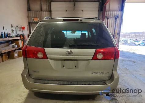 2009 Toyota Sienna Le 7-Passenger z USA, uszkodzony, nr VIN 5TDZK23C19S243121